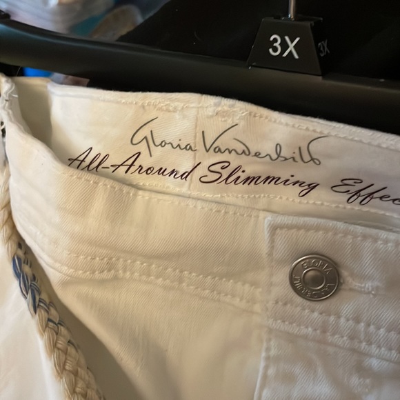 COPY - Plus size Capris- zipper closure. - Picture 5 of 7